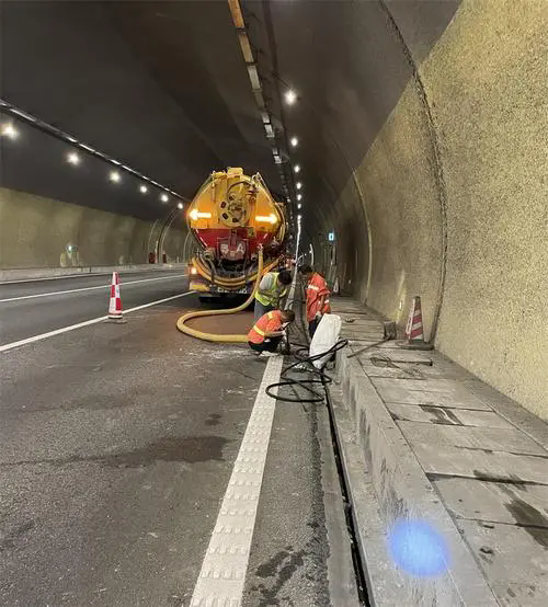 路桥隧道排水渠清淤